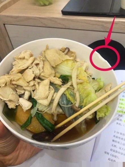 九游app：42岁依然猛如虎！尼格买提四川健身房亮相肌肉更胜年轻人！(图1)