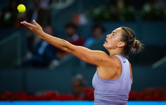 九游官网入口：5年4进马德里站决赛！萨巴伦卡横扫晋级一数据现役第一人(图2)