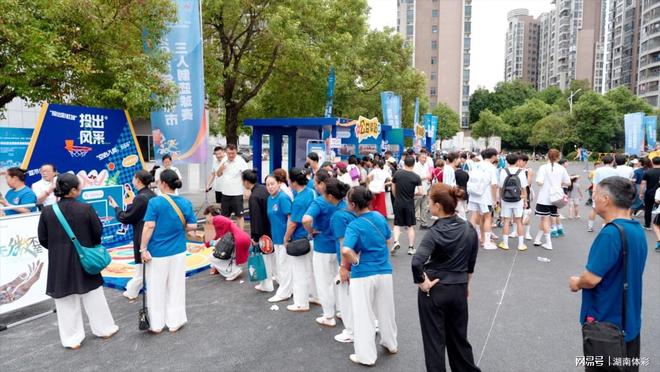 全民健身日主题活动开幕湖南体彩借力开展“迈开步 动出彩”活动(图2)