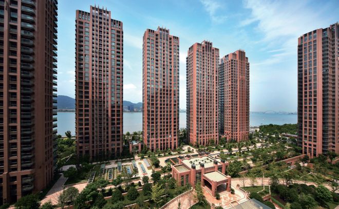 映翠府官网发布：生活不是对自然的遥望而是与绿意的共生推窗见翠(图2)