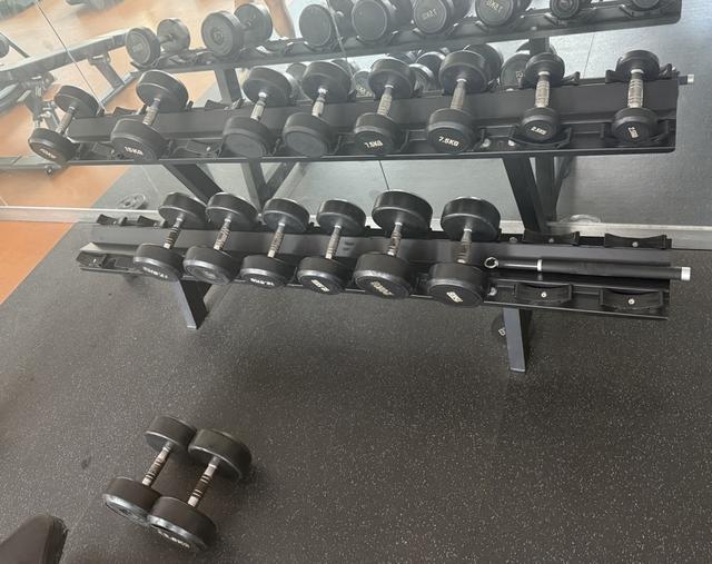 九游app：健身步道长满草器材损坏修得慢？上海部分便民健身设施常态化养护缺失(图2)