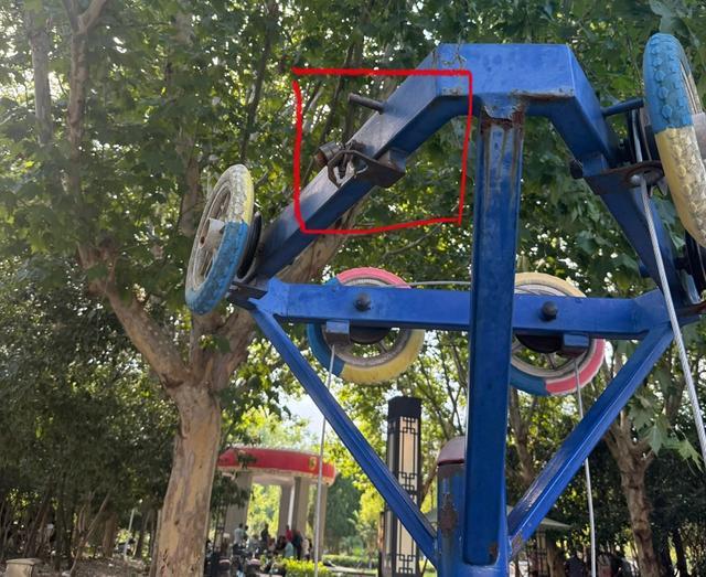 九游app：健身步道长满草器材损坏修得慢？上海部分便民健身设施常态化养护缺失(图3)