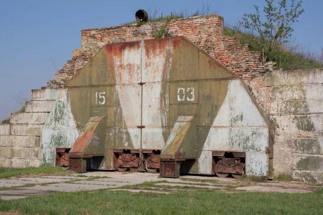 俄罗斯轰炸机“傻呵呵”露天停放被乌军击中41架是因为遵守美俄New-START规定？(图13)