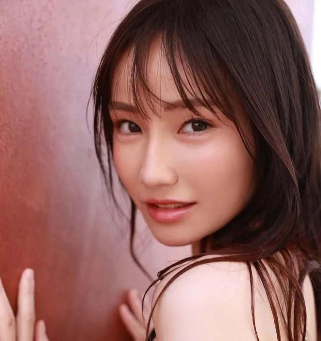 纯天然I杯、九州最强Body、身高170cm…山手梨爱咋就火爆不起来？(图5)