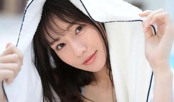 纯天然I杯、九州最强Body、身高170cm…山手梨爱咋就火爆不起来？(图8)