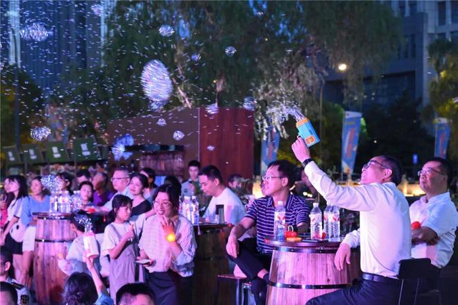 九游官网入口：今夜南通这里超甜超燃……(图2)