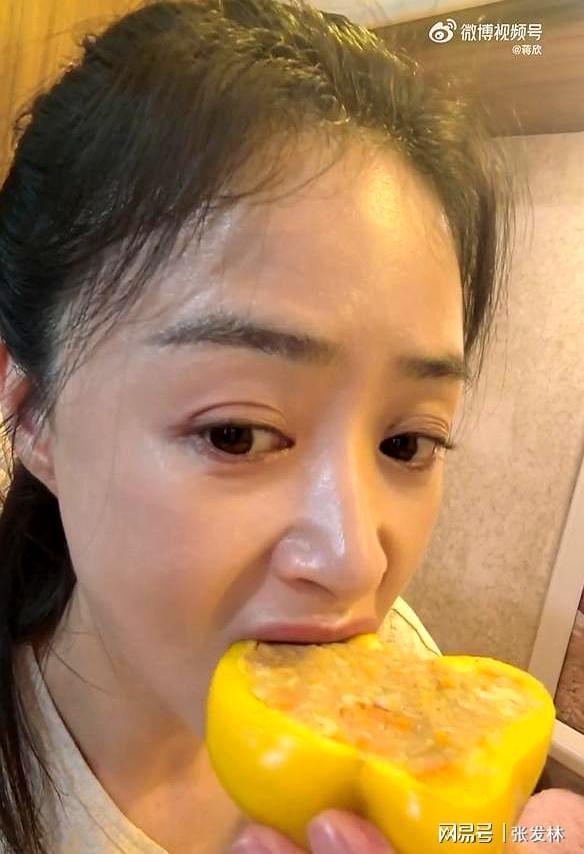 蒋欣晒剧组“减脂盒饭”吐槽：演员卷这事儿我是真的服！(图8)