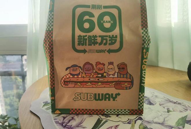 九游app：从“冷门三明治”到“自律食堂”：赛百味凭何翻红？(图8)