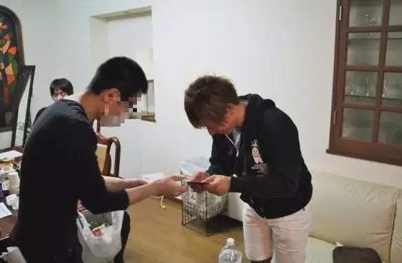 九游app：揭秘男AV背后的心酸史沉浸式体验AV的一天哦(图9)