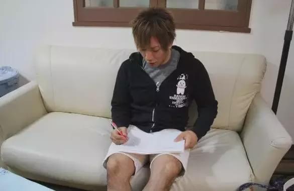 九游app：揭秘男AV背后的心酸史沉浸式体验AV的一天哦(图6)