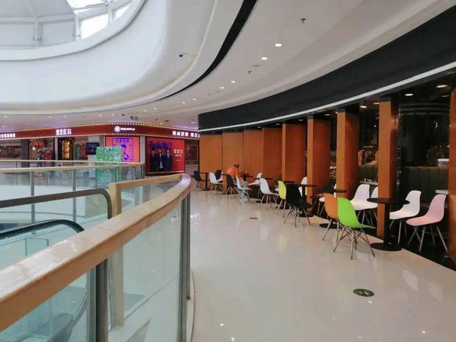 九游体育：中产滤镜破碎上海3元健身房爆火治好了健身房爱跑路的病(图14)