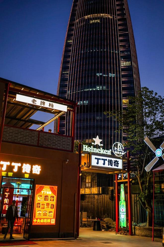 九游体育：中产滤镜破碎上海3元健身房爆火治好了健身房爱跑路的病(图9)