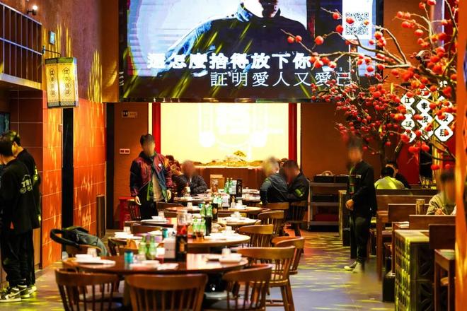 九游体育：中产滤镜破碎上海3元健身房爆火治好了健身房爱跑路的病(图17)