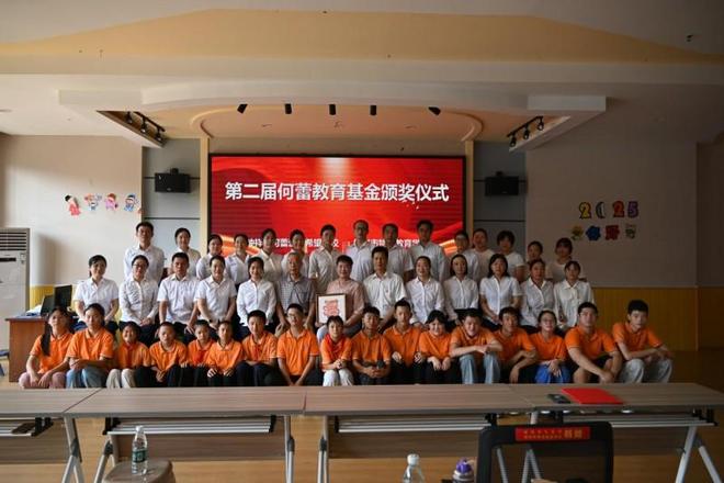 九游体育：第二届“最美特教人”出炉 烈士父母为6位获奖者颁奖(图4)