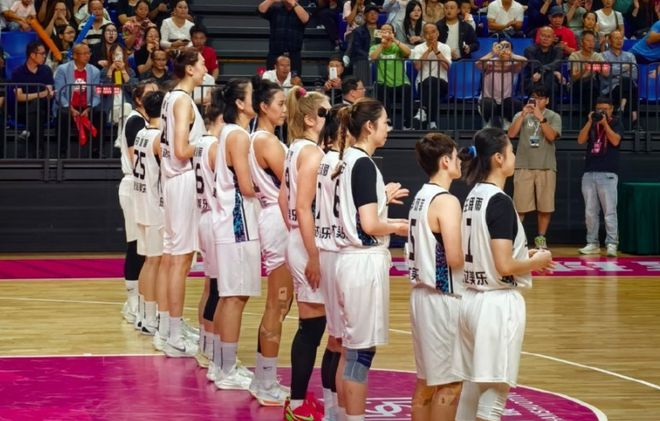 全锦赛：韩旭8中7四川女篮38分大胜武汉 进决赛战江苏冲4连冠(图2)