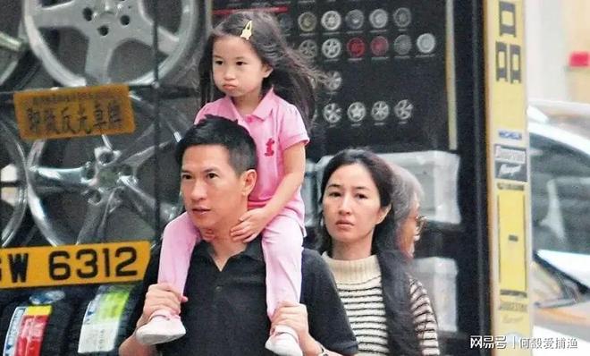 张家辉与关咏荷香港街头美食61岁关咏荷状态引关注(图6)