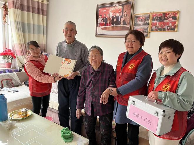 九游官网入口：东营经济技术开发区金水社区：“五维赋能”织就银发幸福家(图5)