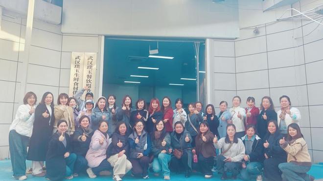 九游app：透明溯源共筑食安！青二幼携手家委深入食材基地守护幼儿“舌尖上的安全”(图5)