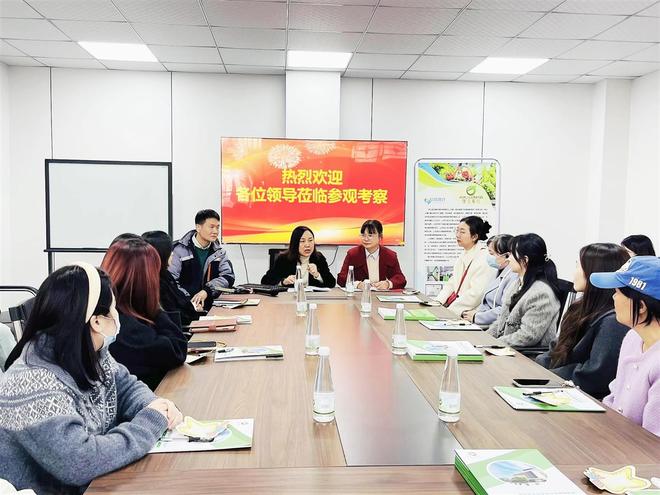 九游app：透明溯源共筑食安！青二幼携手家委深入食材基地守护幼儿“舌尖上的安全”(图3)