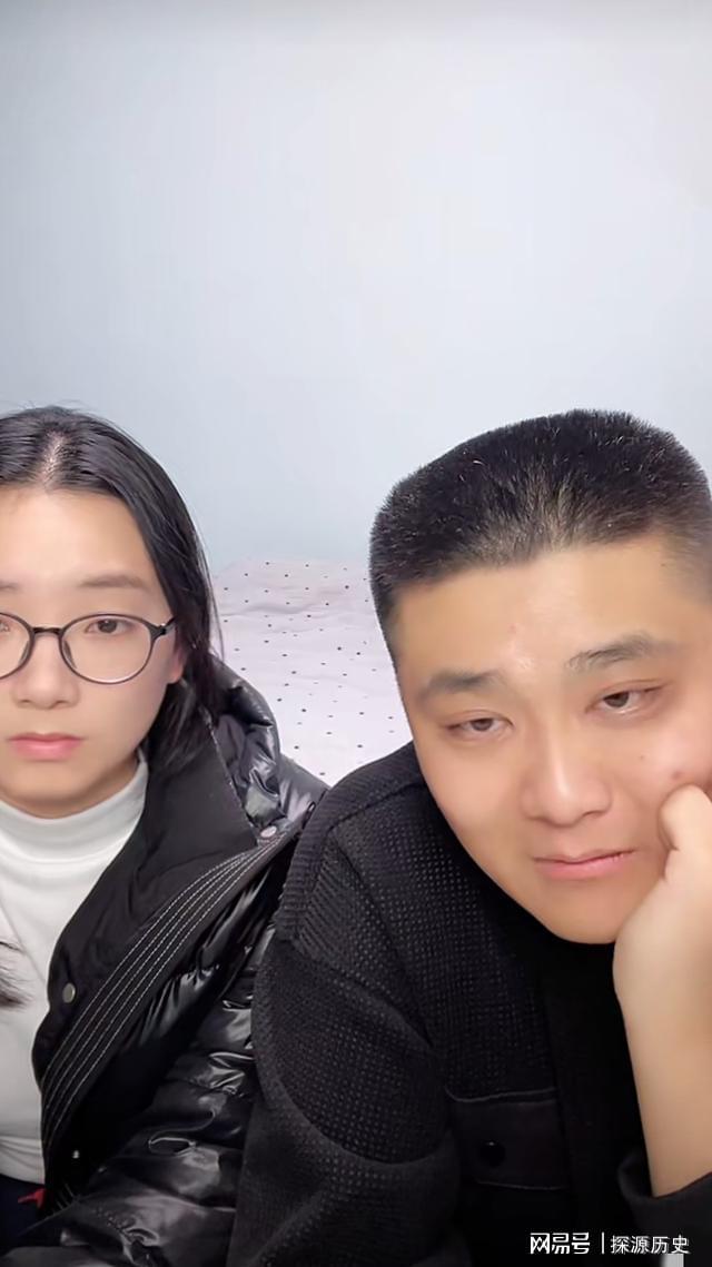 九游体育：南京双胞胎反目养家大姐出镜精致漂亮护弟弟网友说像亲姐姐。(图5)