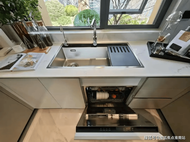 中环铂樾(售楼处)官方电话上海中环铂樾售楼中心前台电线楼盘百科楼盘官方网站测评中心电话来电预约看房(图7)