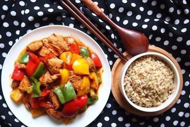 九游体育：好身材得来全不费工夫(图2)