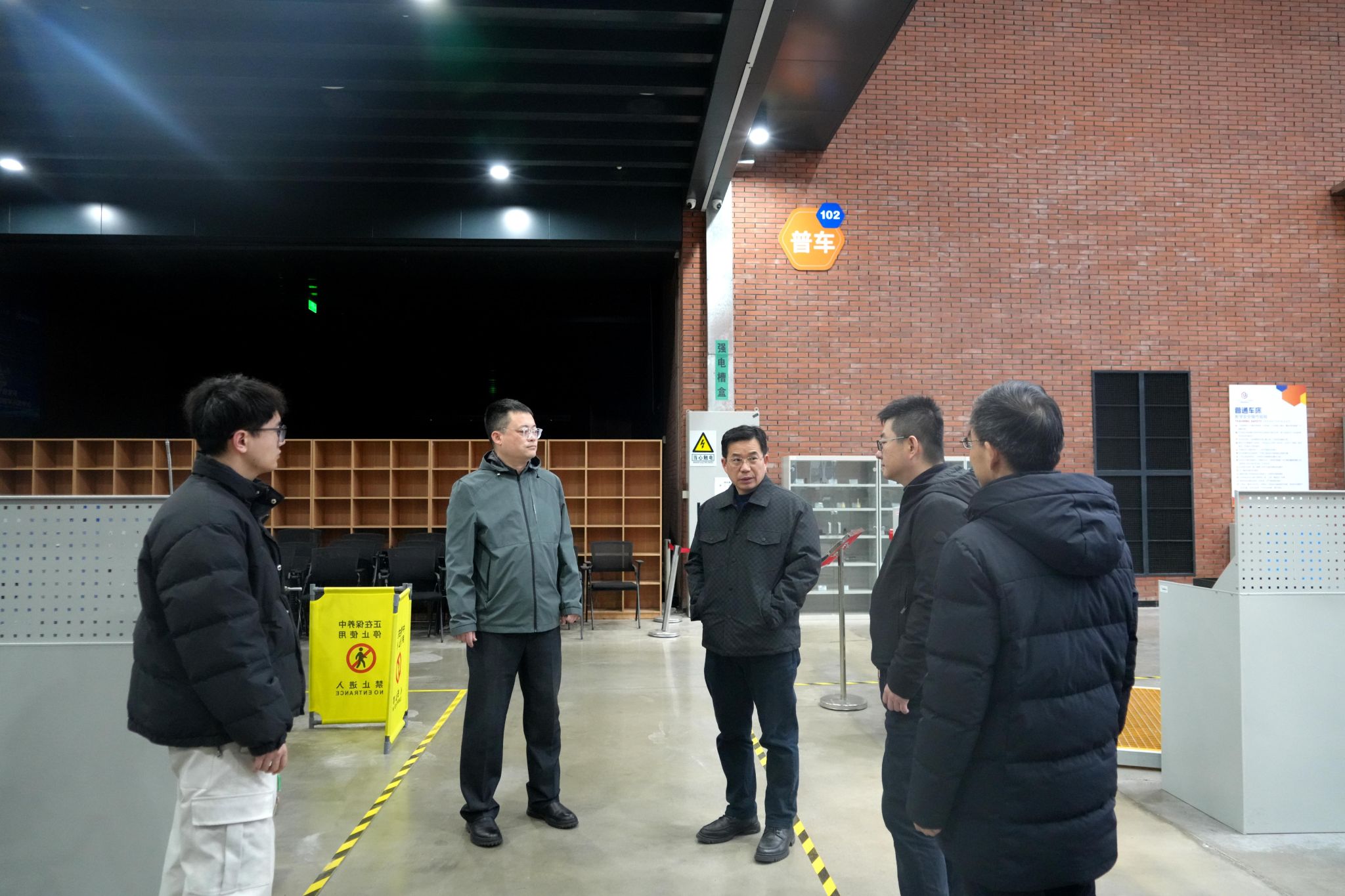 校领导检查2026年春季学期开学工作(图10)