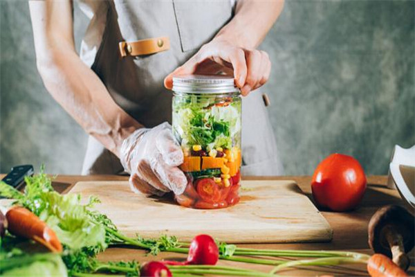 “包月轻食”失联牵出商家身份疑云预付费健康餐如何破解“信任困局”？(图1)